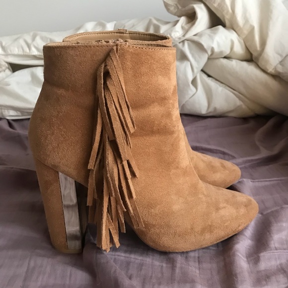 Cute booties with gold detailing on heel - Picture 3 of 3